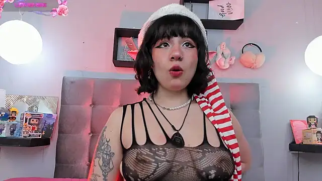 Snapshot of hey_noraly chatting on 5, 12, 2024 hey noraly online show from 5, 12, 2024