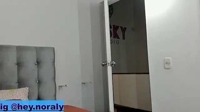Snapshot of hey_noraly chatting on 7, 3, 2025 hey noraly online show from 7, 3, 2025