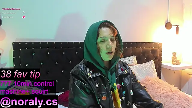 Snapshot of hey_noraly chatting on 11, 10, 2025 hey noraly online show from 11, 10, 2025