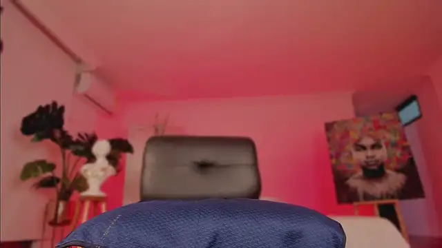 Taylor  foxxx online show from 6, 1, 2025