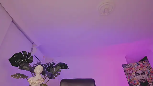 Taylor  foxxx online show from 4, 3, 2025