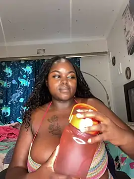 Snapshot of Honeycoco0211 chatting on 1, 2, 2025 Honeycoco0211 online show from 1, 2, 2025
