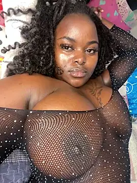 Snapshot of Honeycoco0211 chatting on 16, 2, 2025 Honeycoco0211 online show from 16, 2, 2025