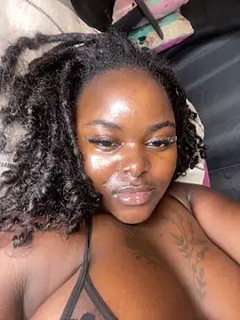 Snapshot of Honeycoco0211 chatting on 27, 2, 2025 Honeycoco0211 online show from 27, 2, 2025