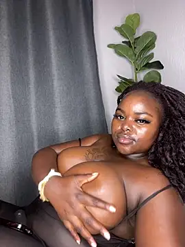 Snapshot of Honeycoco0211 chatting on 5, 10, 2025 Honeycoco0211 online show from 5, 10, 2025