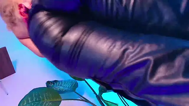 Snapshot of Dalila_Thoms chatting on 8, 11, 2025 Dalila Thoms online show from 8, 11, 2025