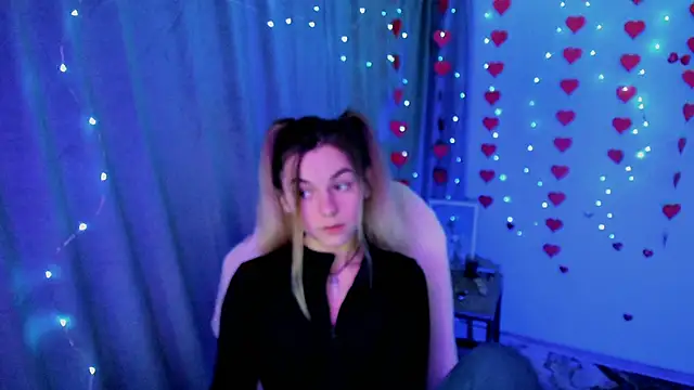 Snapshot of Sweet_me_ chatting on 4, 3, 2026 Sweet me online show from 4, 3, 2026