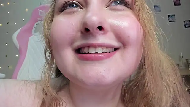 Snapshot of teencute chatting on 2, 2, 2025 teencute online show from 2, 2, 2025