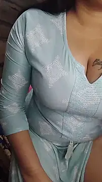 Snapshot of Trezza chatting on 1, 2, 2026 Trezza online show from 1, 2, 2026