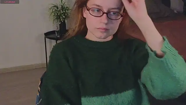 Snapshot of reb_luvng chatting on 12, 10, 2025 reb luvng online show from 12, 10, 2025
