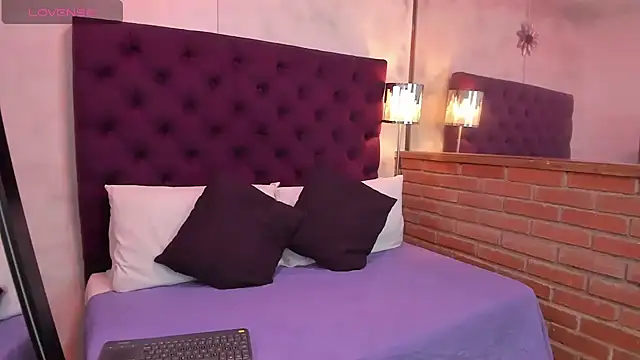 Snapshot of Oriana_Guzman chatting on 13, 12, 2024 Oriana Guzman online show from 13, 12, 2024