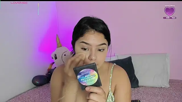 Snapshot of Oriana_Guzman chatting on 20, 10, 2025 Oriana Guzman online show from 20, 10, 2025