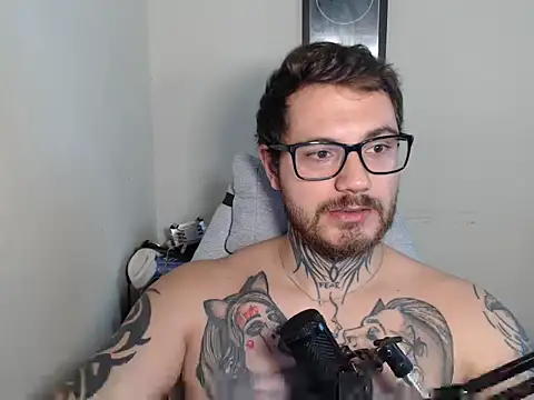 Snapshot of clark_r chatting on 18, 5, 2026 clark r online show from 18, 5, 2026