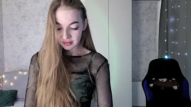 Snapshot of LissaCain chatting on 19, 4, 2026 LissaCain online show from 19, 4, 2026