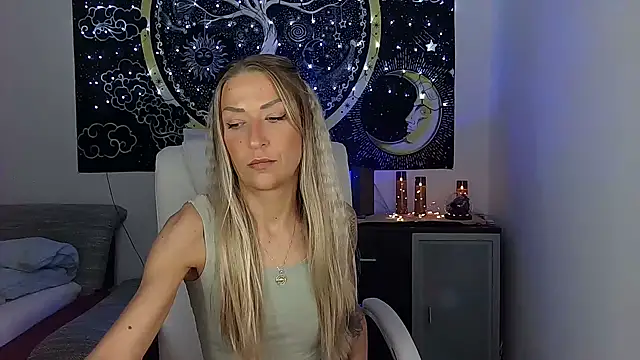 Snapshot of SexxyLiviaa chatting on 7, 10, 2025 SexxyLiviaa online show from 7, 10, 2025