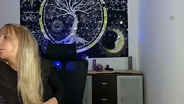 Snapshot of SexxyLiviaa chatting on 24, 4, 2026 SexxyLiviaa online show from 24, 4, 2026