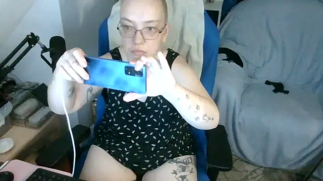 Isabella Geney online show from 30, 6, 2026