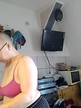 Isabella Geney online show from 2, 7, 2026