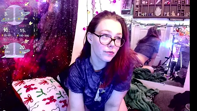 Snapshot of EverlyEster chatting on 5, 2, 2025 EverlyEster online show from 5, 2, 2025