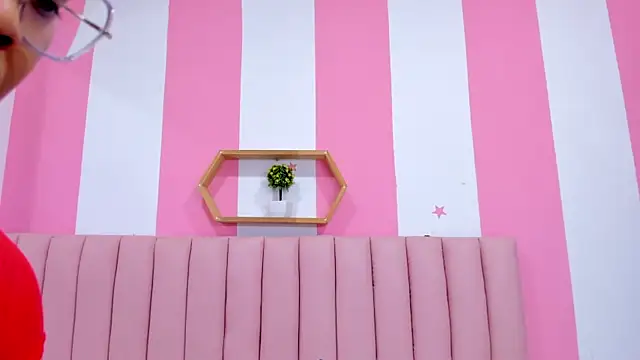 ISABELLA 020 online show from 4, 3, 2025