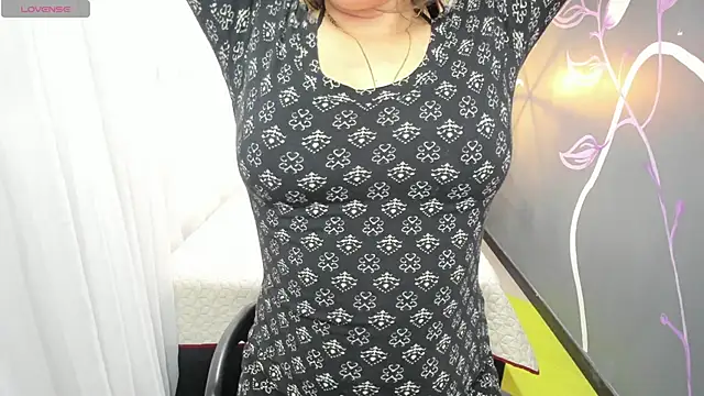 Snapshot of EmmaaEvans_ chatting on 14, 2, 2025 EmmaaEvans online show from 14, 2, 2025