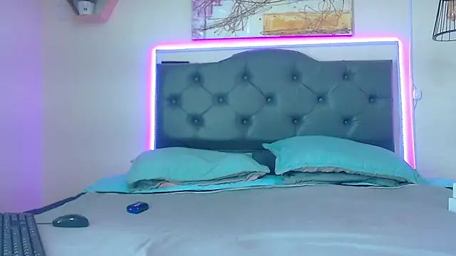 Kim clark1 online show from 21, 9, 2025