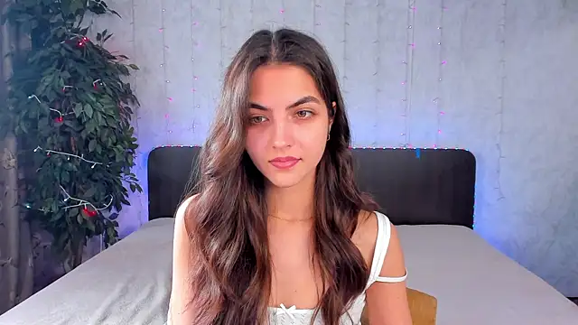 Milana Crystal  online show from 2, 2, 2025