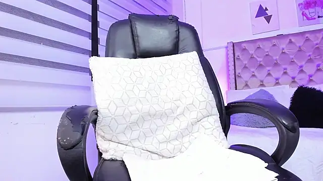 Snapshot of Danna_Ramiirez chatting on 24, 12, 2024 Danna Ramiirez online show from 24, 12, 2024