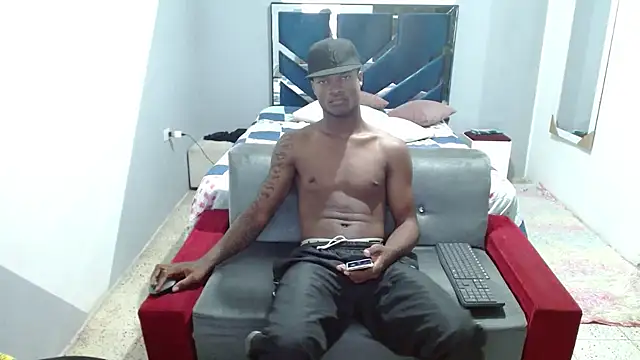 MiguelAngelxl online show from 27, 10, 2025