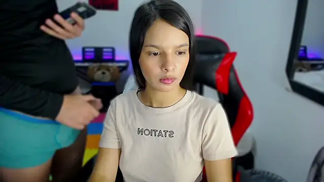 jessi and boy online show from 18, 10, 2025