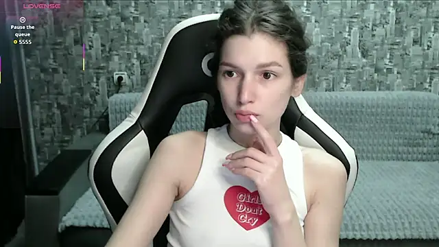 MissMiaCutie online show from 13, 10, 2025