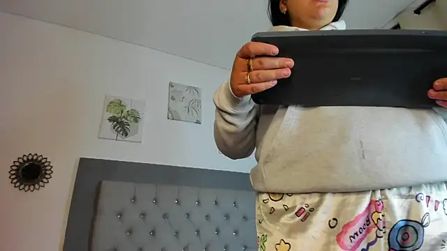 Kylie2211 online show from 20, 2, 2025