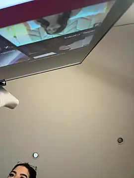 Kylie2211 online show from 26, 2, 2025