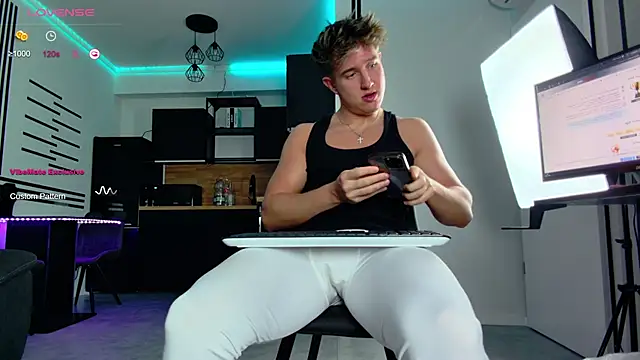 Snapshot of ChristianLevine_ chatting on 9, 12, 2024 ChristianLevine online show from 9, 12, 2024