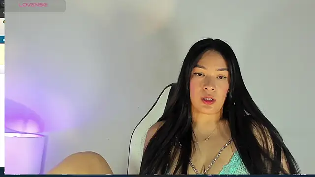 Snapshot of bella_hadid1_ chatting on 22, 2, 2025 bella hadid1 online show from 22, 2, 2025