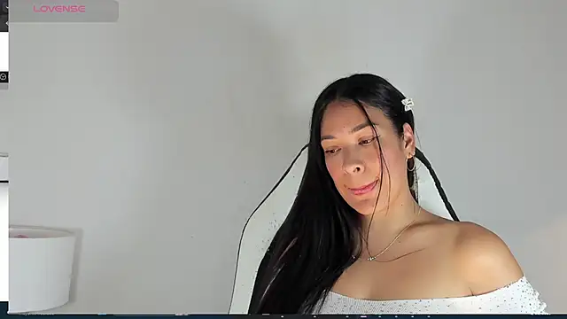 Snapshot of bella_hadid1_ chatting on 2, 3, 2025 bella hadid1 online show from 2, 3, 2025