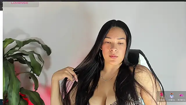 Snapshot of bella_hadid1_ chatting on 17, 3, 2025 bella hadid1 online show from 17, 3, 2025