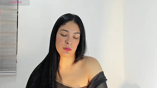 Snapshot of bella_hadid1_ chatting on 4, 10, 2025 bella hadid1 online show from 4, 10, 2025