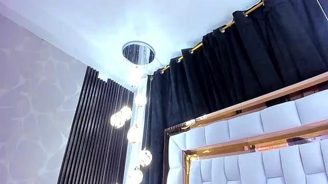 SarayRoyse online show from 5, 12, 2025