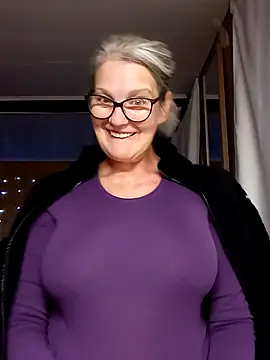 irinamaux online show from 13, 9, 2025