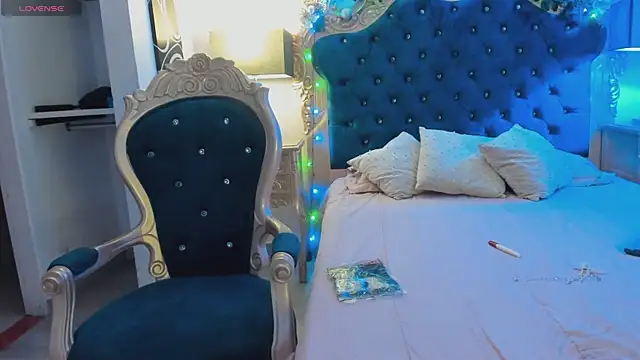 EmilyAllen  online show from 18, 12, 2024