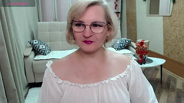 BlondeBrilliant7 online show from 15, 12, 2024