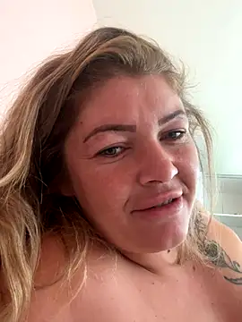 Snapshot of GabyHofstede chatting on 6, 10, 2025 GabyHofstede online show from 6, 10, 2025