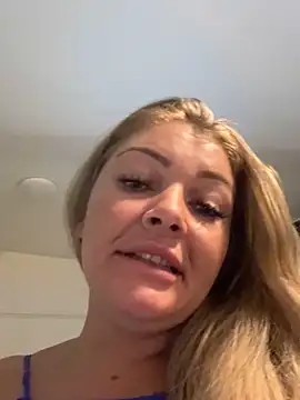 Snapshot of GabyHofstede chatting on 19, 10, 2025 GabyHofstede online show from 19, 10, 2025