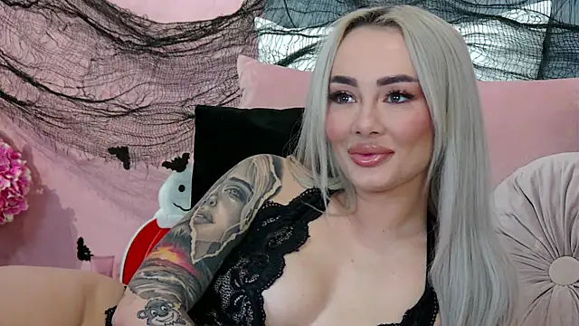 Snapshot of FrancescaMcGray chatting on 2, 11, 2025 FrancescaMcGray online show from 2, 11, 2025