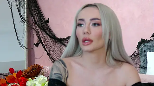 Snapshot of FrancescaMcGray chatting on 4, 11, 2025 FrancescaMcGray online show from 4, 11, 2025