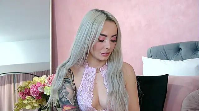 Snapshot of FrancescaMcGray chatting on 11, 11, 2025 FrancescaMcGray online show from 11, 11, 2025