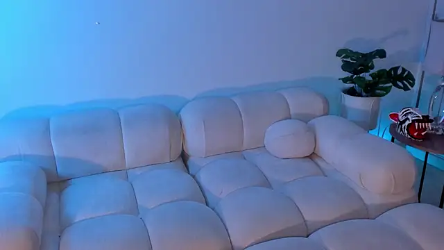 freya bella  online show from 6, 3, 2025