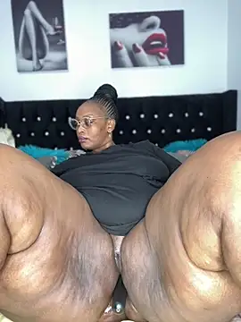 MsWhiteChocolatte online show from 11, 3, 2026