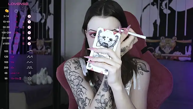 prettybones online show from 4, 1, 2025